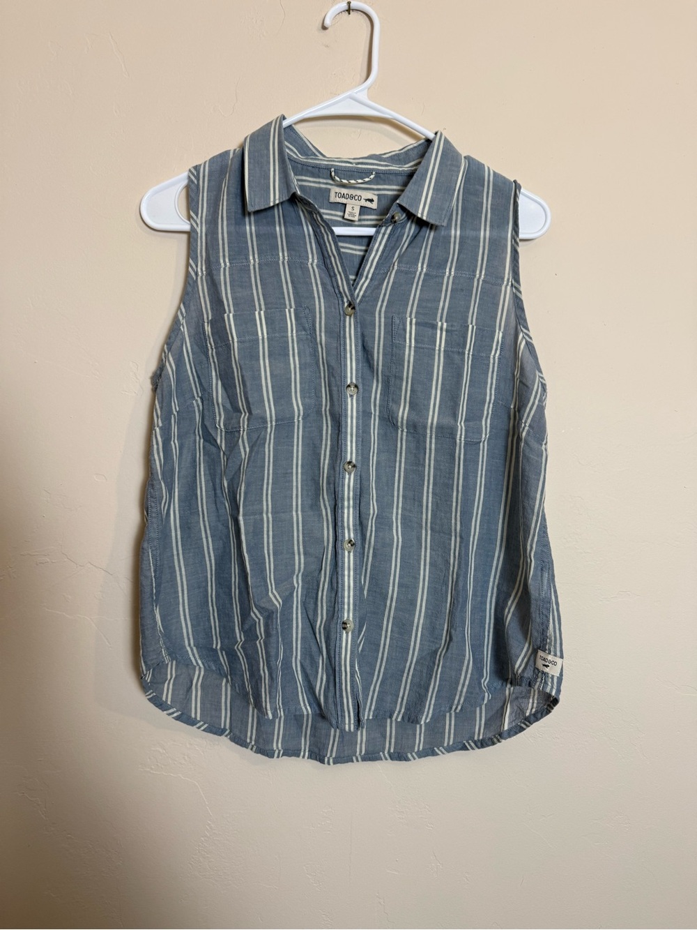 Toad&Co Airbrush Sleeveless Deco Shirt Blue and White Vertical Stripe size small